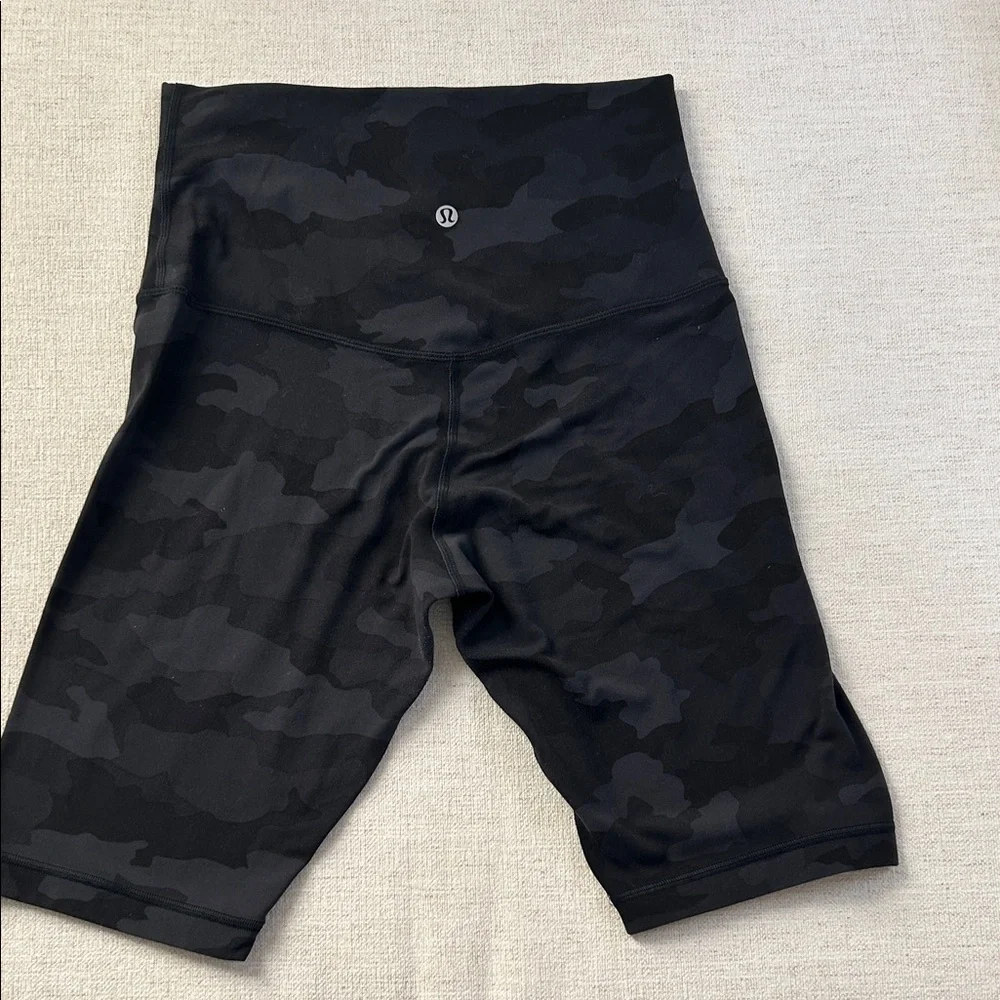 Lullulemon Black Camo High-Waisted Shorts Cycling Shorts‎  Size 8